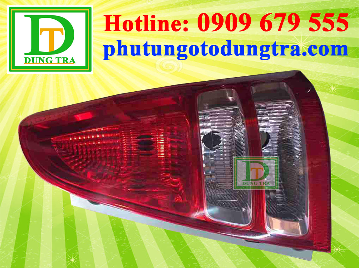 Đ&egrave;n hậu Toyota Innova 2006